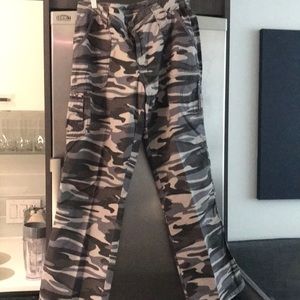 Cabela’s Camo Pants Size 14